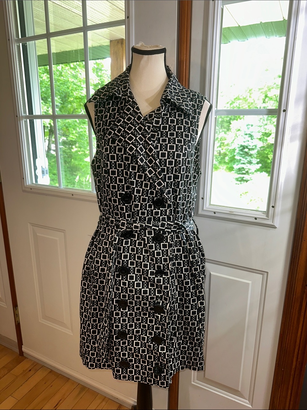 Vertigo Paris Black & White Geometric Sleeveless Shirt Dress